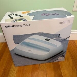 Cricut EasyPress 3 12x20 Bundle (12x12 Mat, 50 Transfer Sheets, T-Shirt Rulers)